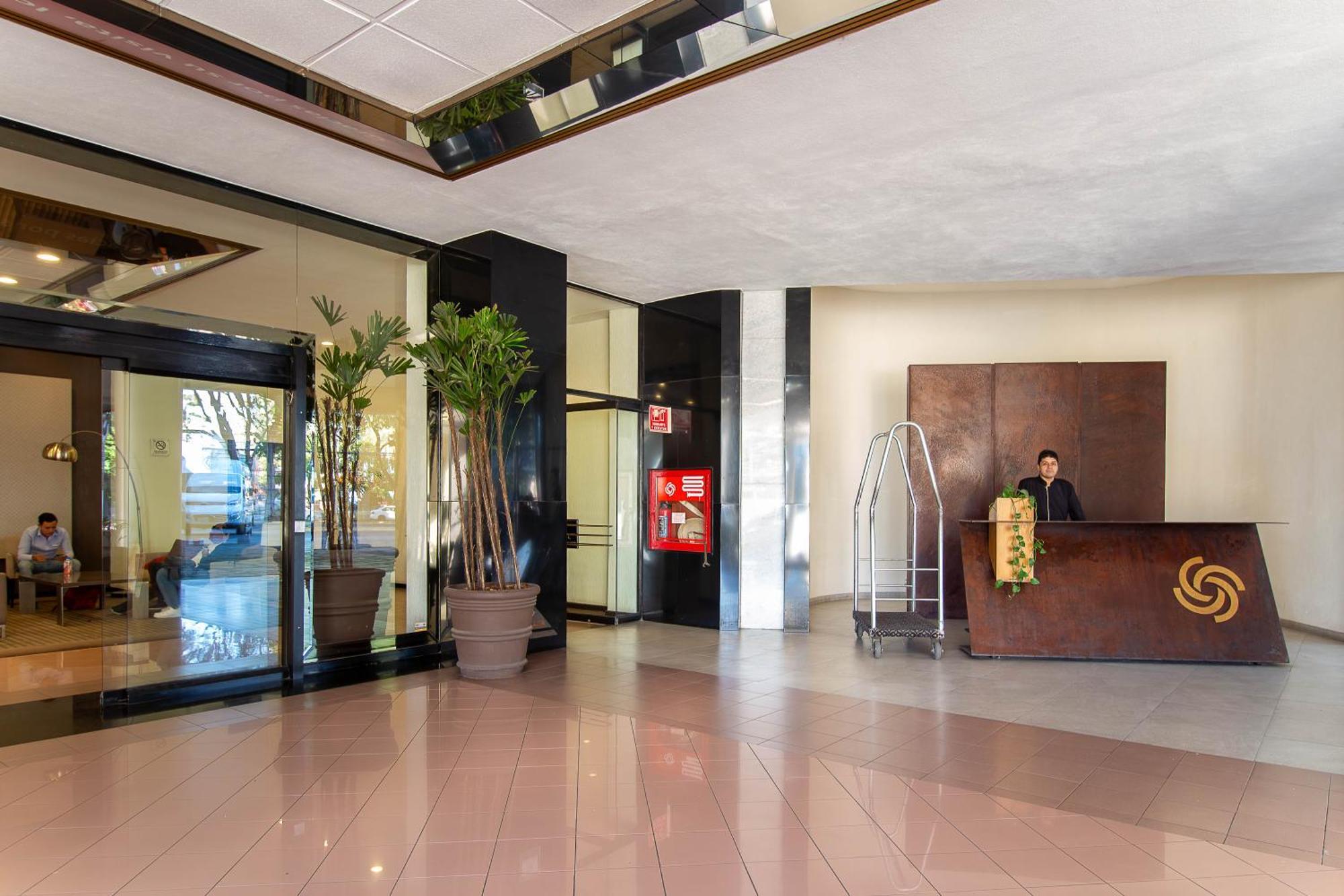Hotel Guadalajara Plaza Expo Buitenkant foto