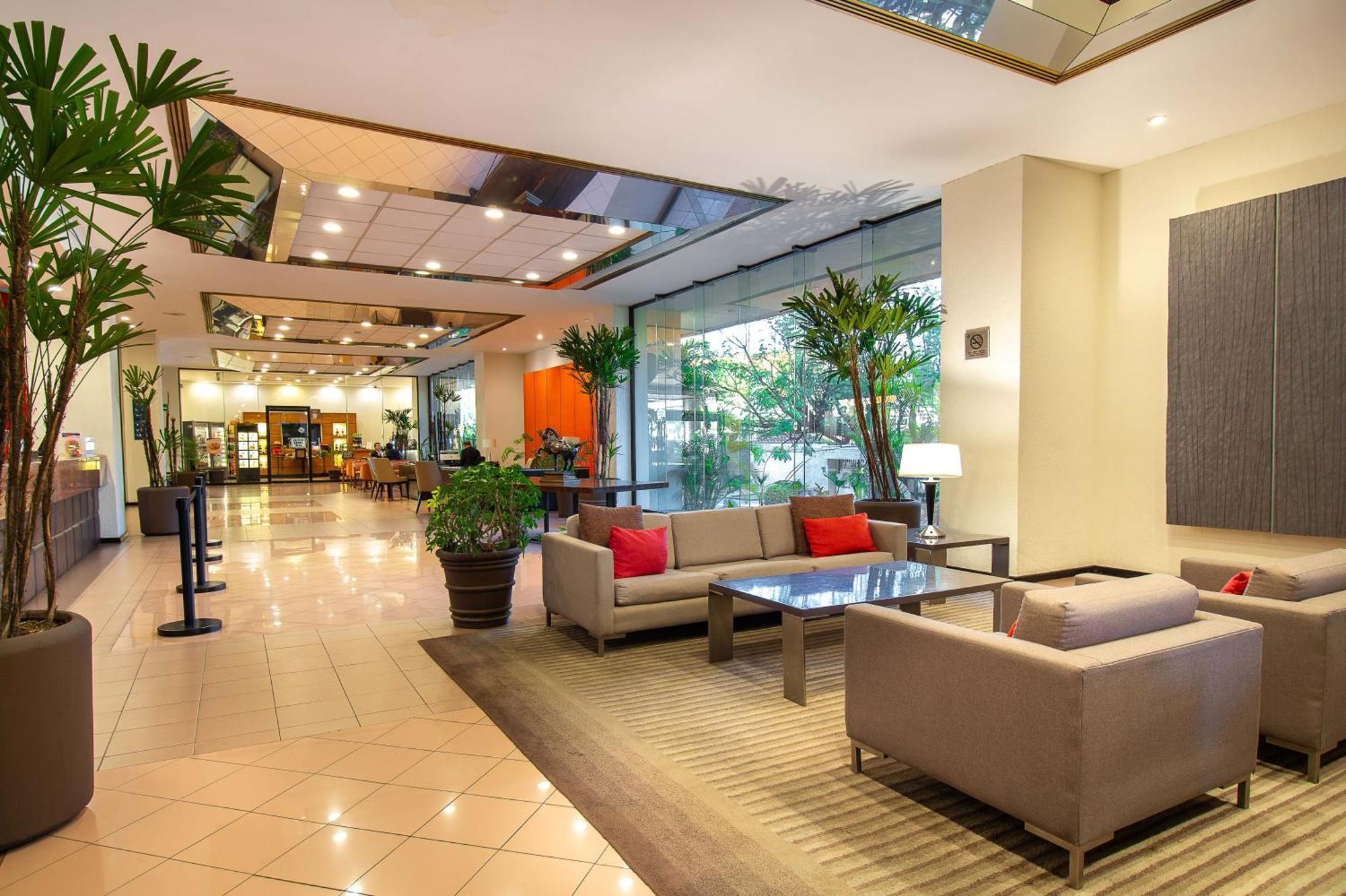 Hotel Guadalajara Plaza Expo Buitenkant foto
